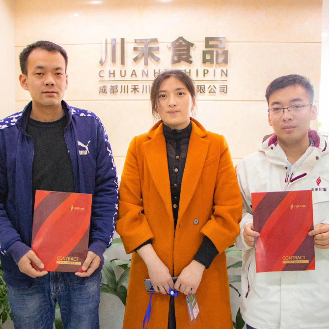 恭喜江苏宿迁郑总吴总夫妇签约串串香购料培训合作