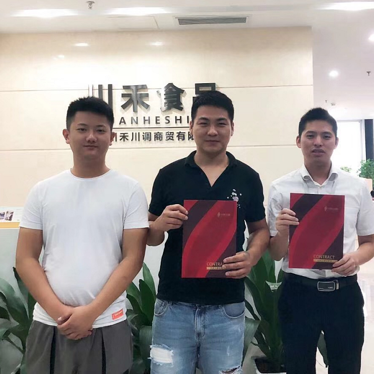安徽马鞍山刘总签约重庆火锅底料批发合作
