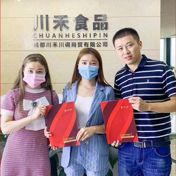 恭喜四川何总签约川禾川调冒菜底料批发合作