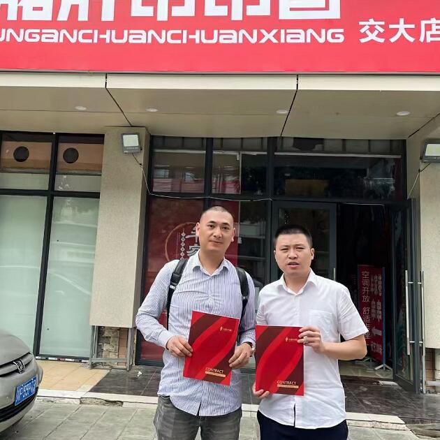 恭喜成都杨总与川禾川调签约串串香底料批发合作