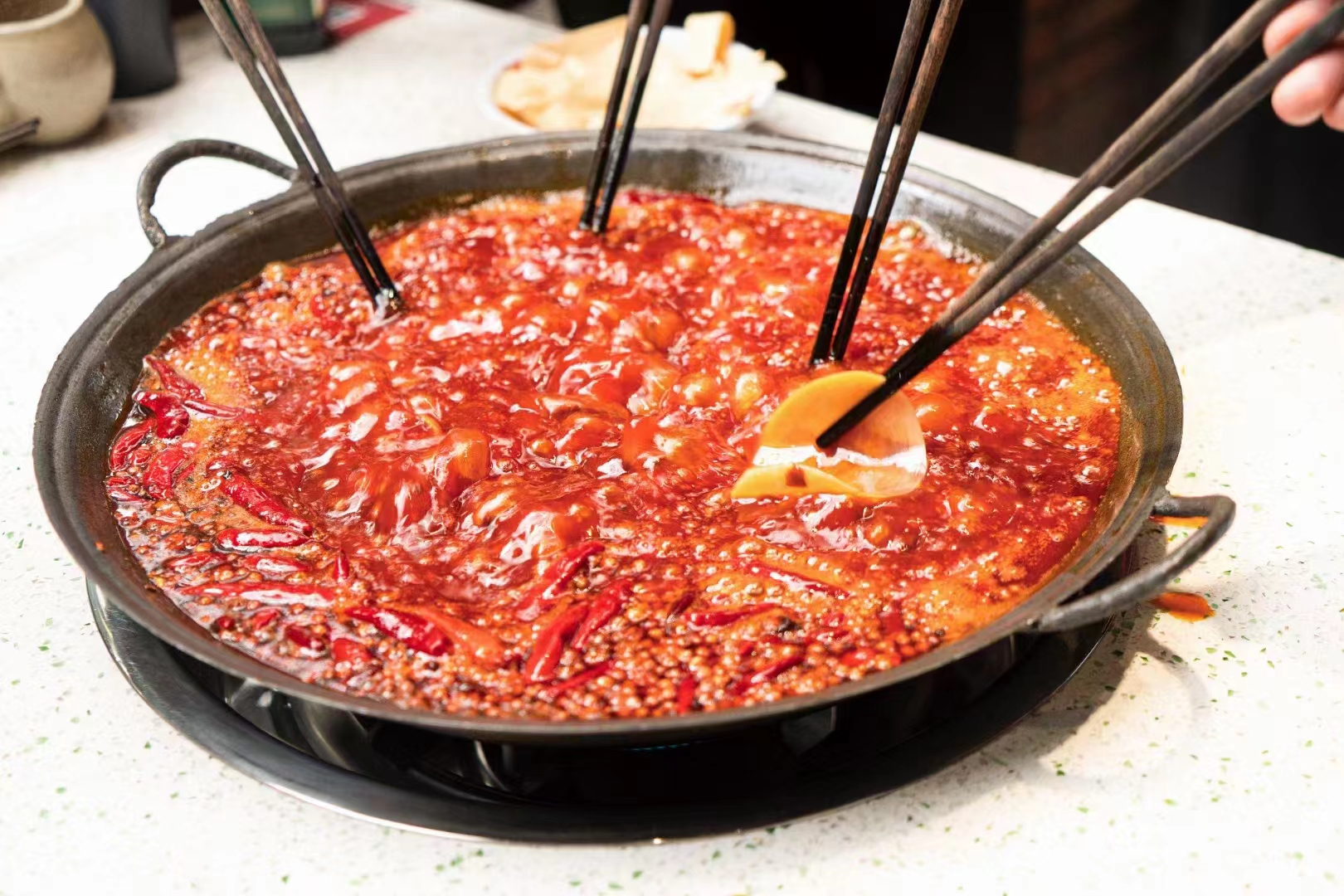 石家庄的成都火锅底料厂家批发地址，开店商用底料怎么联系(图2)